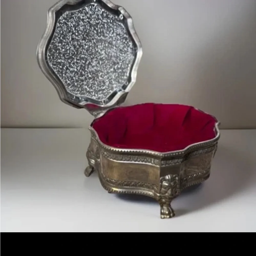 Elegant Silver Jewelry Organizer Box